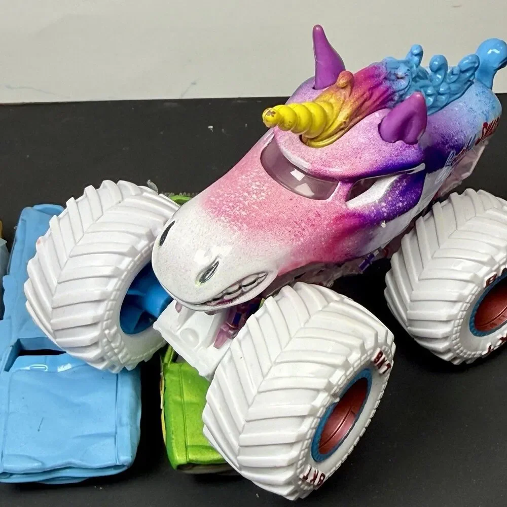 CUSTOM Monster Jam Sparkle Smash 1:64 Unicorn Monster Truck